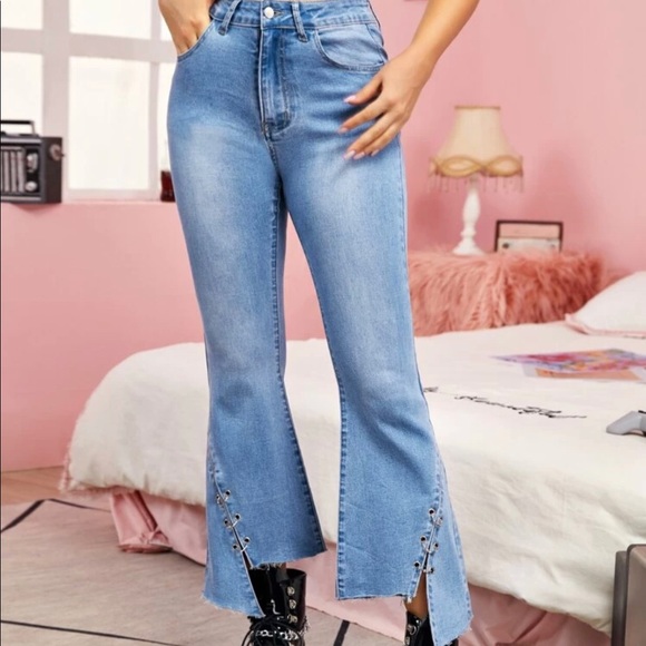 Hook & Eye Flare Jeans - Picture 4 of 4